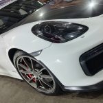 porsche gt4 blanco con paint protection film en cofre y faros con ceramico en pintura